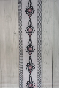 Biały panel zasłonowy folk z góralską parzenicą 45x250 cm dekoracyjna zasłona okienna