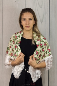 Kremowa chusta regionalna folk z frędzlami bawełniana w kwiaty