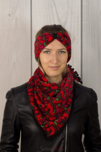 Czerwona chusta polarowa folk krakowska z czarnymi pomponami damska